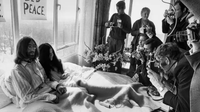 Джон и Йоко в постели