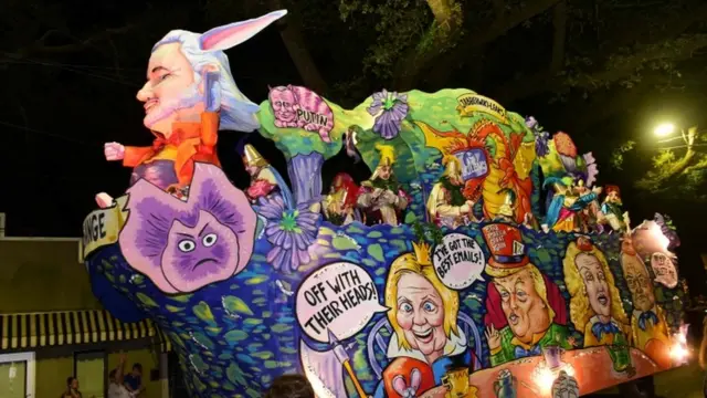 अमरीका के न्यू ओरलीएंस के मारडीक ग्रा के कार्निवल में अमरीकी एलीट (अभिजन) पर व्यंग्य करती एक झांकी.