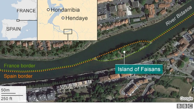 เกาะเฟซองส์ตั้งอยู่ในแม่น้ำบีดาซัวซึ่งเป็นแนวพรมแดนตามธรรมชาติที่กั้นกลางระหว่างสเปนกับฝรั่งเศส