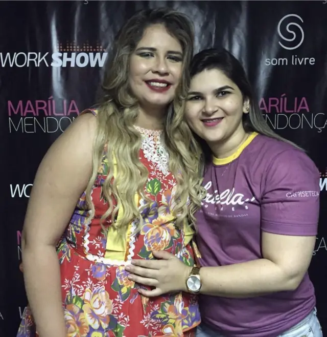 Marilia Mendonça e fã