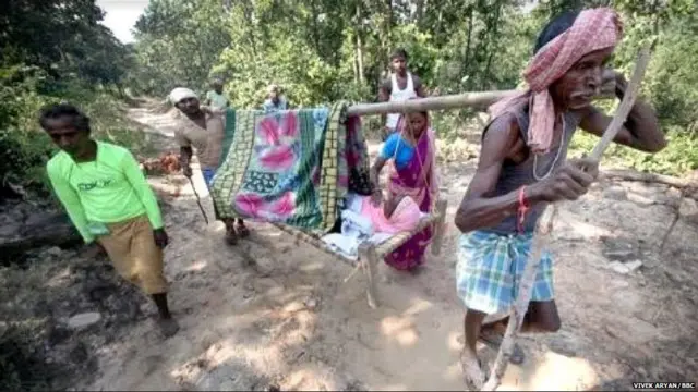 राशन के लिए 30 किलोमीटर पैदल