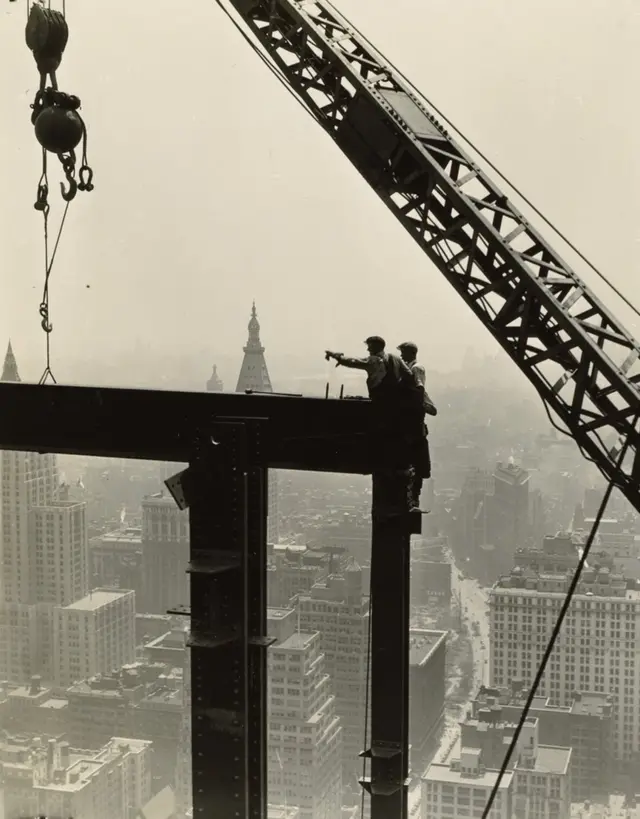 На строительстве небоскреба Эмпайр-Стейт, 1930-31 годы