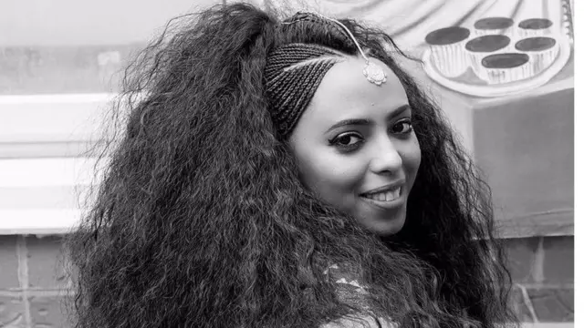 ሜሪ ኣብ ምድላው በዓል