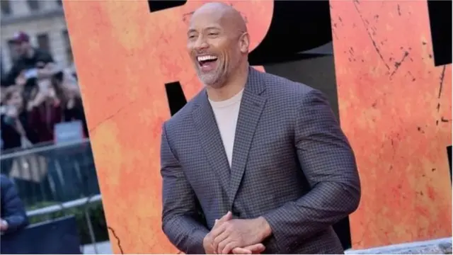 জ্যাকপট শো এর অতিথি উপস্থাপক হিসেবে ছিলেন ডোয়েন জনসন।