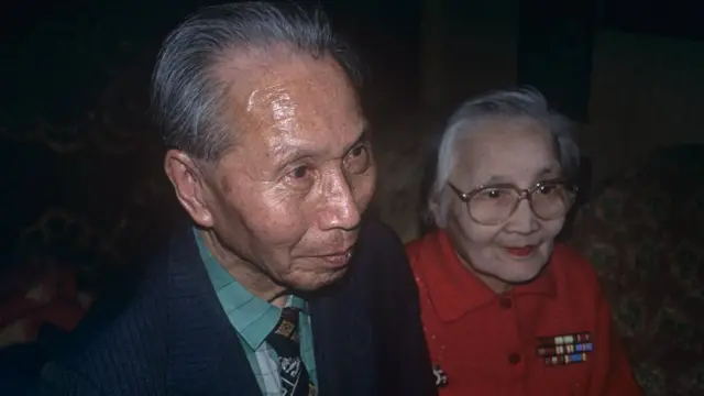 Сандже Далыков - племянник Агвана Доржиева - и его жена, Москве, 1992 год