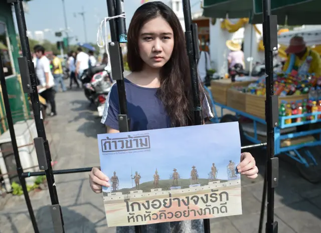 รูปชนกนันท์ รวมทรัพย์