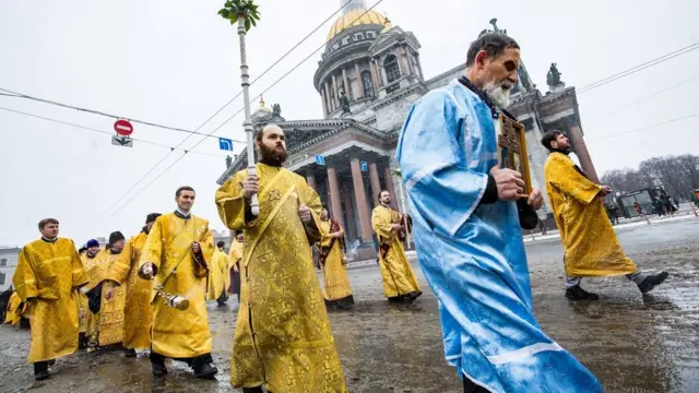 Крестный ход у Исаакиевского собора