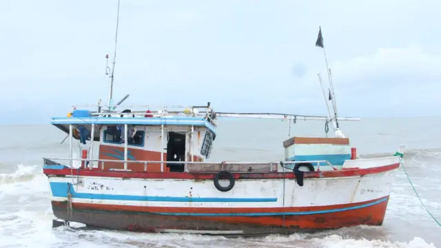 අනතුරට පත් බෝට්ටුව