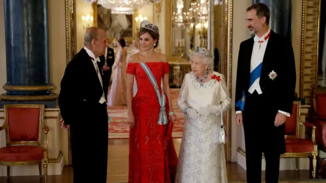 Los reyes de España, junto a Isabel II y el duque de Edimburgo.