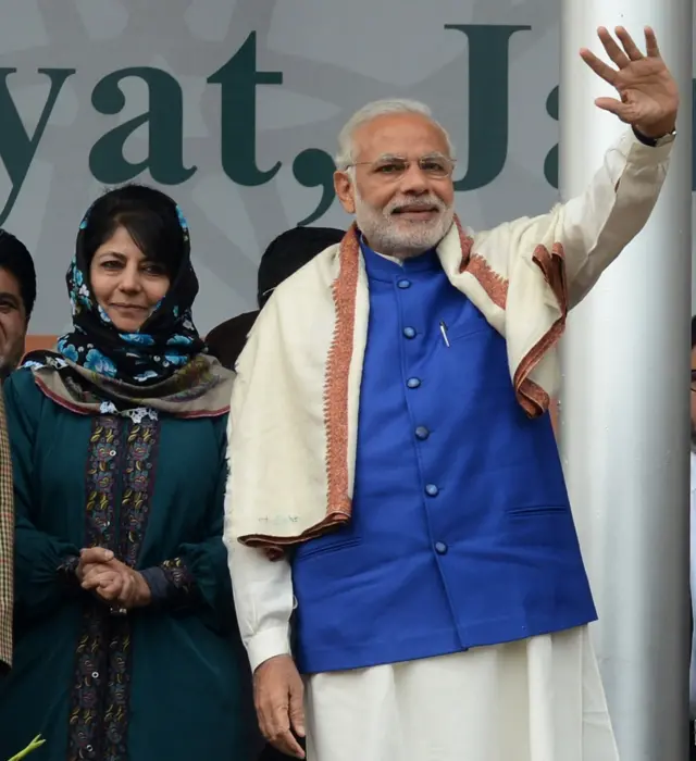 प्रधानमंत्री नरेंद्र मोदी और मुख्यमंत्री महबूबा मुफ्ती