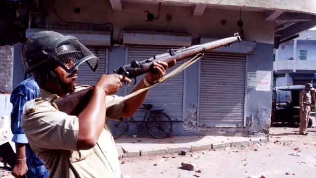 પોલીસ કર્મી