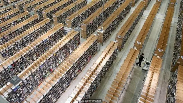 亚马逊等网络零售商都会根据之前的浏览记录为我们推荐商品——但这却会继续强化回音室（图片来源：Getty Images）