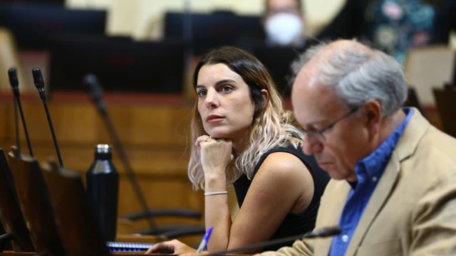 Maite Orsini (esquerda) no Parlamento chileno