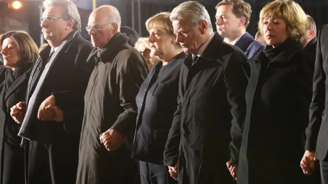 El presidente y la canciller de Alemania en un servicio religioso por las víctimas del ataque