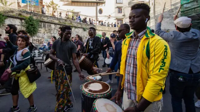 পালের্মোর বালেরো মহল্লায় অভিবাসী আফ্রিকান এবং সিসিলিয়ানদের মাল্টি-কালচারাল উৎসব, এপ্রিল, ২০১৯