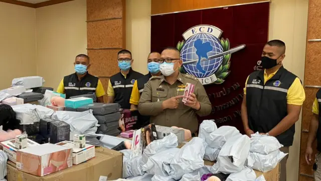 เมื่อ 15 มิ.ย.ที่ผ่านมา ตำรวจกองบังคับการปราบปรามการกระทำความผิดเกี่ยวกับอาชญากรรมทางเศรษฐกิจ (ตร.ปอศ.) ได้บุกยึดเซ็กส์ทอย และ "ยาปลุกเซ็กส์" ในโกดังแห่งหนึ่งใน อ. บางพลี จ. สมุทรปราการ