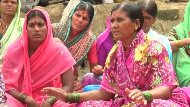 वंजारवाडीतील महिला