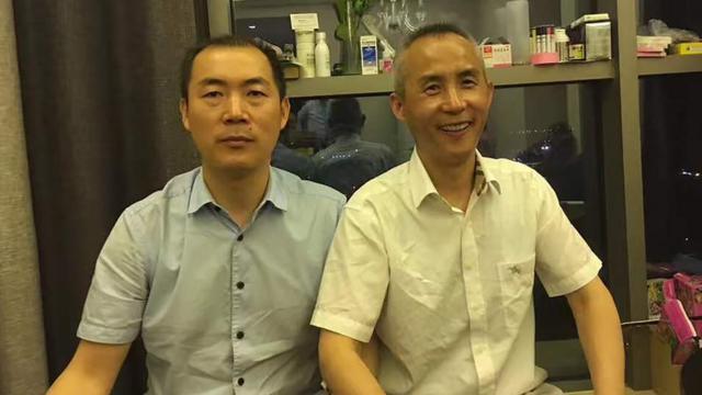 维权律师李和平（右）