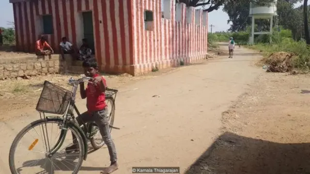 காலணிகளுக்கு தடை விதித்த தமிழக கிராமம்