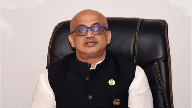 সামাজিক মাধ্যমে এক পোস্টে মি. হাসান লিখেছেলেন, কোন ভুল হয়ে থাকলে তাকে যেন ক্ষমা করা হয়।