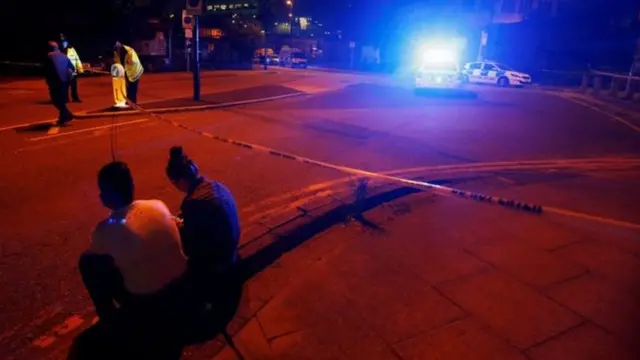 பிரிட்டனின் மான்செஸ்டர் அரீனா பகுதியில் பயங்கரவாத தாக்குதல் என்று சந்தேகிக்கப்படும் சம்பவம் ஒன்றில் 19 பேர் கொல்லப்பட்டுள்ளனர்.