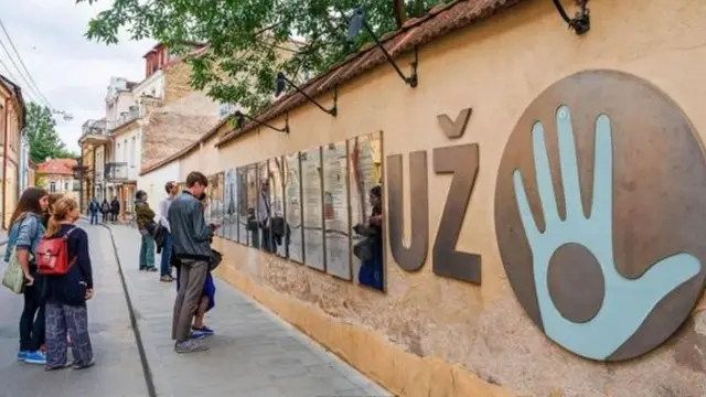 奧蘇比斯的象徵是神聖之手。一隻藍色的手，手心是一個洞，意味著無法受賄