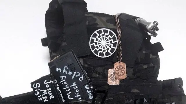 Yeni Zelanda saldırganı Brenton Tarrant'ın sosyal medyada paylaştığı kurşun geçirmez yelek fotoğrafı