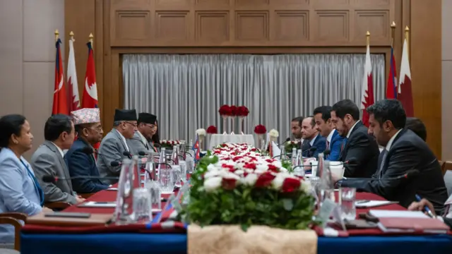 নেপালের প্রধানমন্ত্রী পুষ্প কমল দাহালের সাথে কাতারের আমিরে তামিম বিন হামাদের বৈঠক