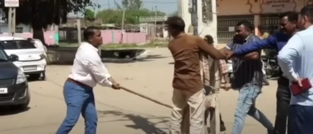 પોલીસ દ્વારા આરોપીને માર મારવામાં આવ્યો