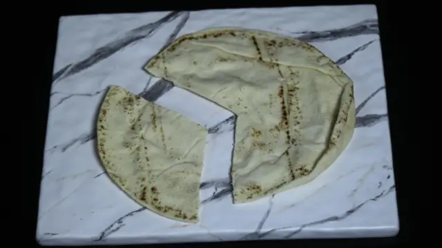 ۱۰۰ کالوري د ۶۰ ګرامه وزن لرونکو درېیو وچو ډوډیو سره برابر دي