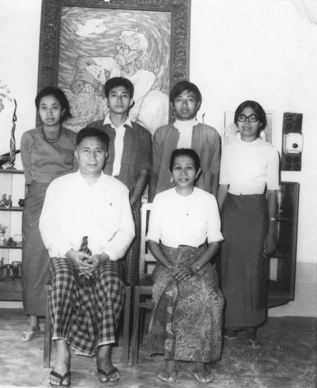 တောထဲမသွားခင်က ကိုဖိုးသံတို့ မိသားစု