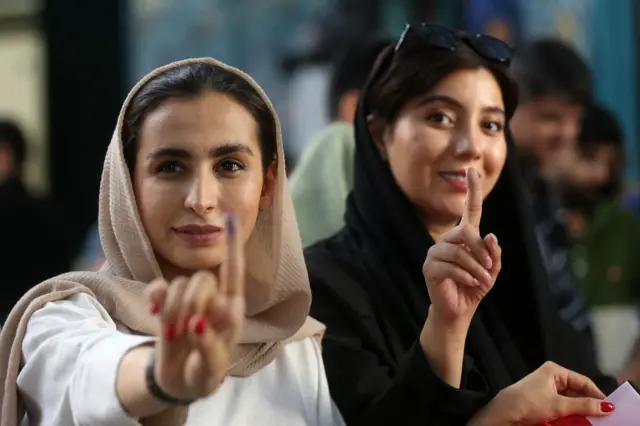 မဲပေးတဲ့ အီရန်အမျိုးသမီးတွေ 