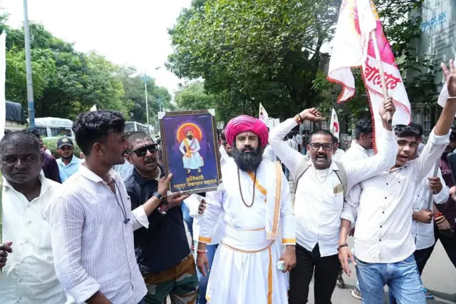 गेल्या काही दिवसांमध्ये राज्यभरात अनेक ठिकाणी बंजारा समाजाने मोर्चे काढले आहेत.