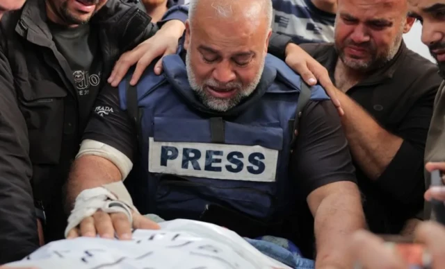 Les membres de la famille du chef du bureau d'Al Jazeera, Wael Al-Dahdouh, ont perdu la vie lors de deux frappes aériennes distinctes