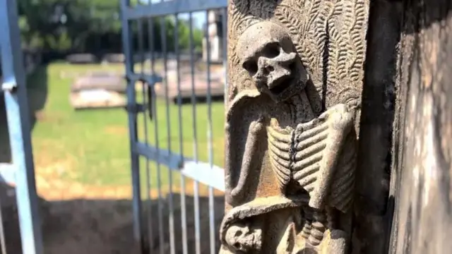 சென்னை, பழவேற்காடு, டச்சு கல்லறை, கெல்டிரியா கோட்டை