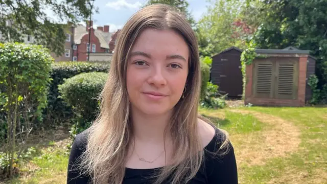 የ21 ዓመቷ አላው ሲምፕሰን ሥራ ፈላጊ ወጣት