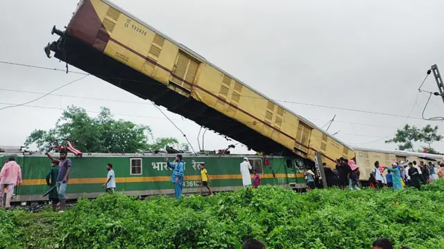 कंचनजंघा एक्सप्रेस और मालगाड़ी की टक्कर में 8 की मौत, कैसे हुआ हादसा - BBC  News हिंदी