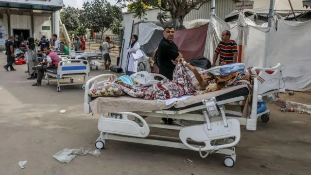 ခန်းယူနစ်ရဲ့ ဥရောပ ဆေးရုံကနေလည်း လူနာတွေ ပြောင်းရွှေ့ ထွက်ပြေး