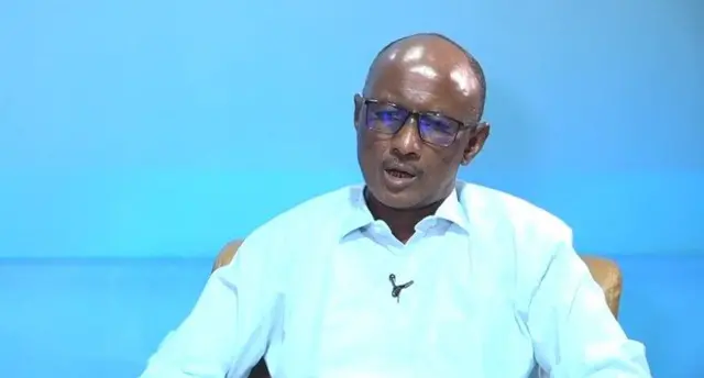 Cali Jeyte waxa uu sheegay in markii ay dagaalada ka bilaabeen degmada Matabaan ee gobolka Hiiraan dagaalkaas oo ay kula jireen Alshabaab in gaadiid u kala socday degmada Beledweyne iyo degmada Maxaas in uu ninkaasi gawaaridii labada dhinac ka timid isku celiyay oo dad ka badan labaatan qof ku laayey halkaas gaadiidkiina uu gubay. 