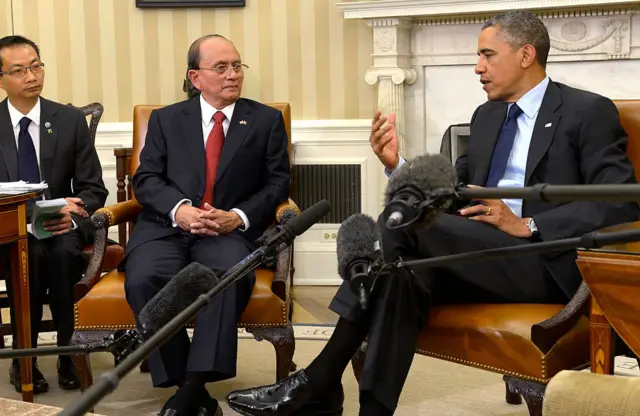 ၂၀၁၃ ခုနှစ်က အိမ်ဖြူတော်မှာ သမ္မတအိုဘားမားနဲ့ သမ္မတဦးသိန်းစိန် တို့တွေ့ဆုံမှု