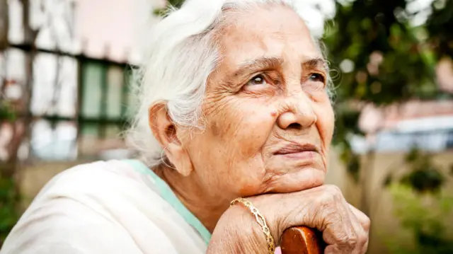 મહિલા