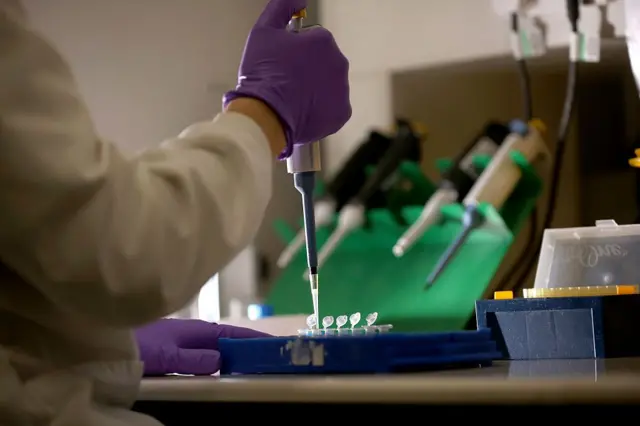 'කොවිඩ් වලින් පස්සේ මේ තත්ත්වය වැඩි වෙලා. දරුවන් නැති යුවළවල් 200ක් විතර මාසිකව වාර්තා වෙනවා.'