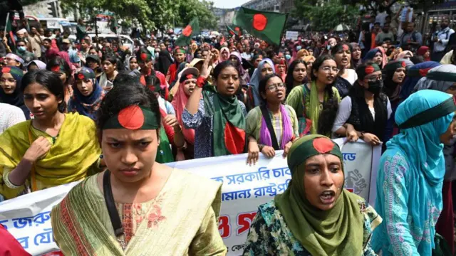 ২০২৪ সালের জুলাইয়ে সামনের সারিতে নারী আন্দোলনকারীরা