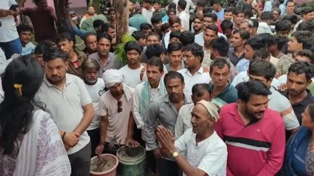 గ్రామస్తుల నిరసన