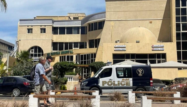 تم نقل جثث القتلى إلى هذا المستشفى بالغردقة