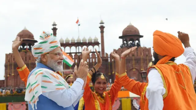 Ông Modi kéo quốc kỳ ngày Độc lập