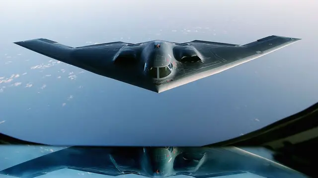 Oanh tạc cơ B-2