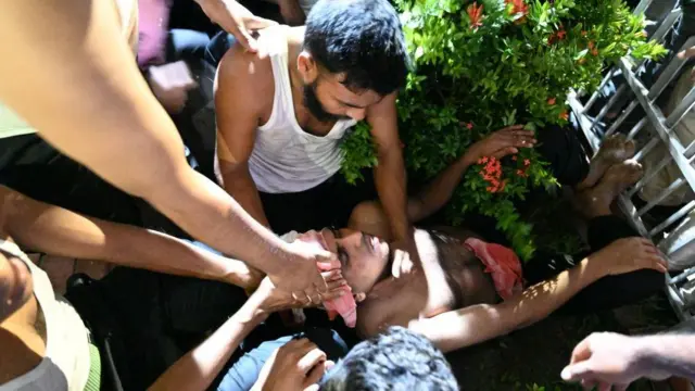 সংঘর্ষে অনেকেই গুরুতর আহত হন