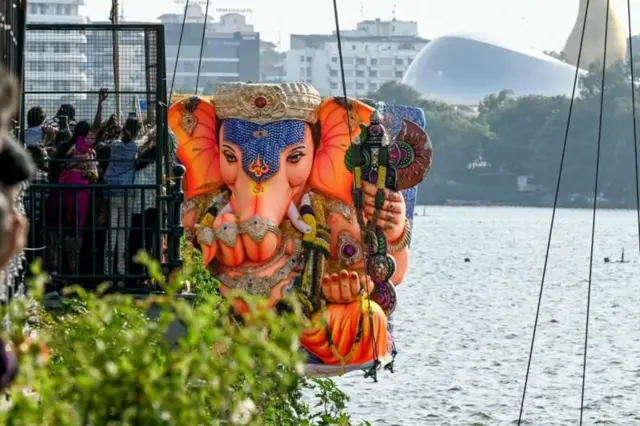 હૈદરાબાદમાં માત્ર રિચમંડ વિલામાં જ નહીં પરંતુ બીજા સ્થળો પર પણ ગણેશ લાડુની લિલામી થાય છે