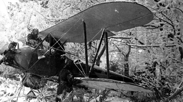 Дерев'яні літаки, на яких літали "Нічні відьми", зазвичай використовували для розпилення пестицидів